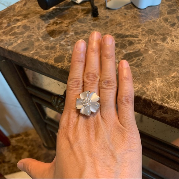 Jewelry - Vintage Silver white flower ring